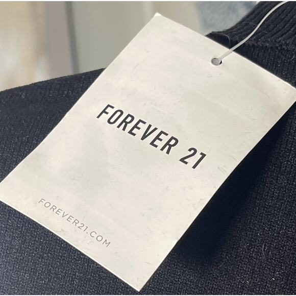 Forever 21 Long Sleeve Ribbed Crystal Fringe Open Back Crop Top Black Small - Picture 7 of 7